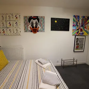 Pop Artiste Configure En Galerie Dart A 200 M Du Centre Avec Parking Prive Et Securise Gratuit Dans Copropriete Appartement Avignon
